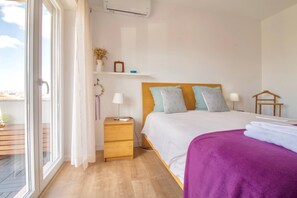 2 bedrooms, iron/ironing board, Internet, bed sheets