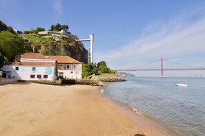 Beach nearby - Lisbon Family Nest (Almada)