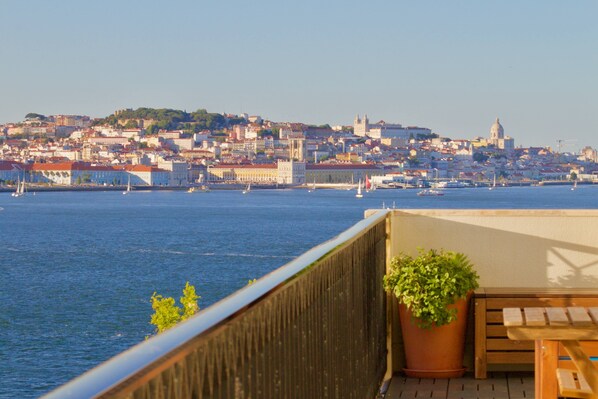 Property grounds - Lisbon Family Nest (Almada)