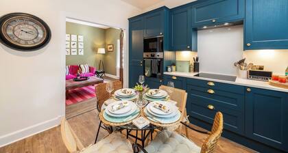 Binrock Lodge - Stylish House with Garden & Parkin