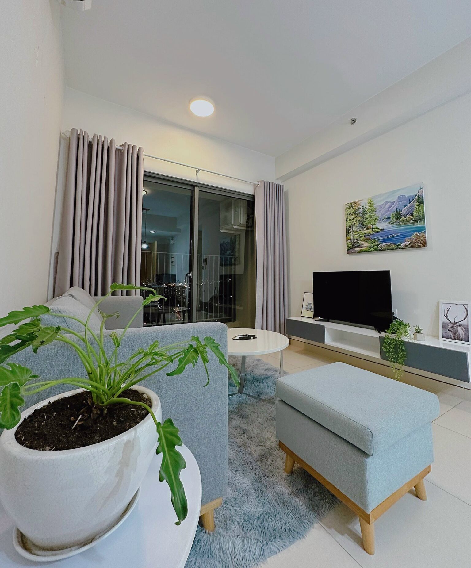 Comfort Apartment, City View | Living area | Flat-screen TV