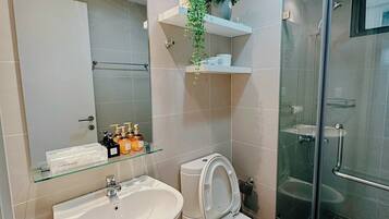 Familienapartment, Stadtblick | Badezimmer