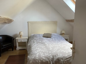 2 slaapkamers, een strijkplank/strijkijzer, reisbedje, wifi