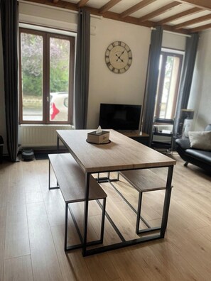 Dining - Superbe Appartement Neuf Face au Château - 2 ch / 5 Pers - Netflix Canal+ - Wifi (Sedan)