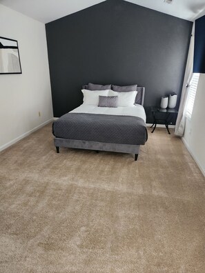 3 bedrooms, iron/ironing board, WiFi, bed sheets - Brighten up your day Cool Calm Collected (Charlotte)