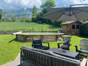 Outdoor dining - Maison Avec Piscine Proche lac D'aix les Bains Avec vue sur le Revard (Drumettaz-Clarafond)