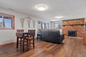 Smart TV - Pinedale Haven  Retreat (Rapid City)