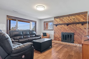 Smart TV y chimenea 