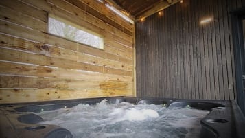 Indoor spa tub