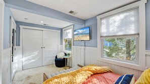 2 bedrooms, iron/ironing board, travel cot, free WiFi