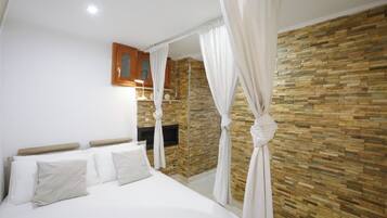 2 bedrooms, desk, iron/ironing board, travel crib