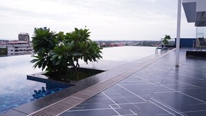 Outdoor pool, open 7:00 AM to 7:00 PM, sun loungers - The Sea View (Mangaluru)