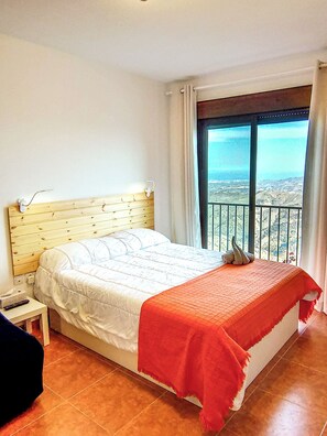 Iron/ironing board, travel cot, WiFi, bed sheets - Estudio Panorámico Comares (Comares)