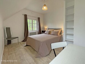 6 bedrooms, free WiFi - Spacious house for 15 people with garden and pets allowed (Longny-au-Perche)