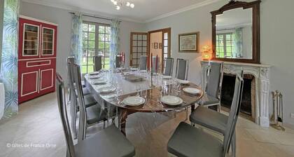 Spacious house for 15 people with garden and pets allowed