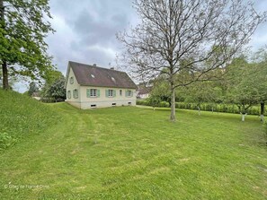 Property grounds - Spacious house for 15 people with garden and pets allowed (Longny-au-Perche)