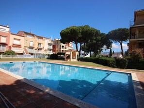 Pool - Beachfront Apartment with Terrace in Empuriabrava (Ampuriabrava)