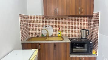 Frigorifero, forno, piano cottura, macchina per tè/caffè