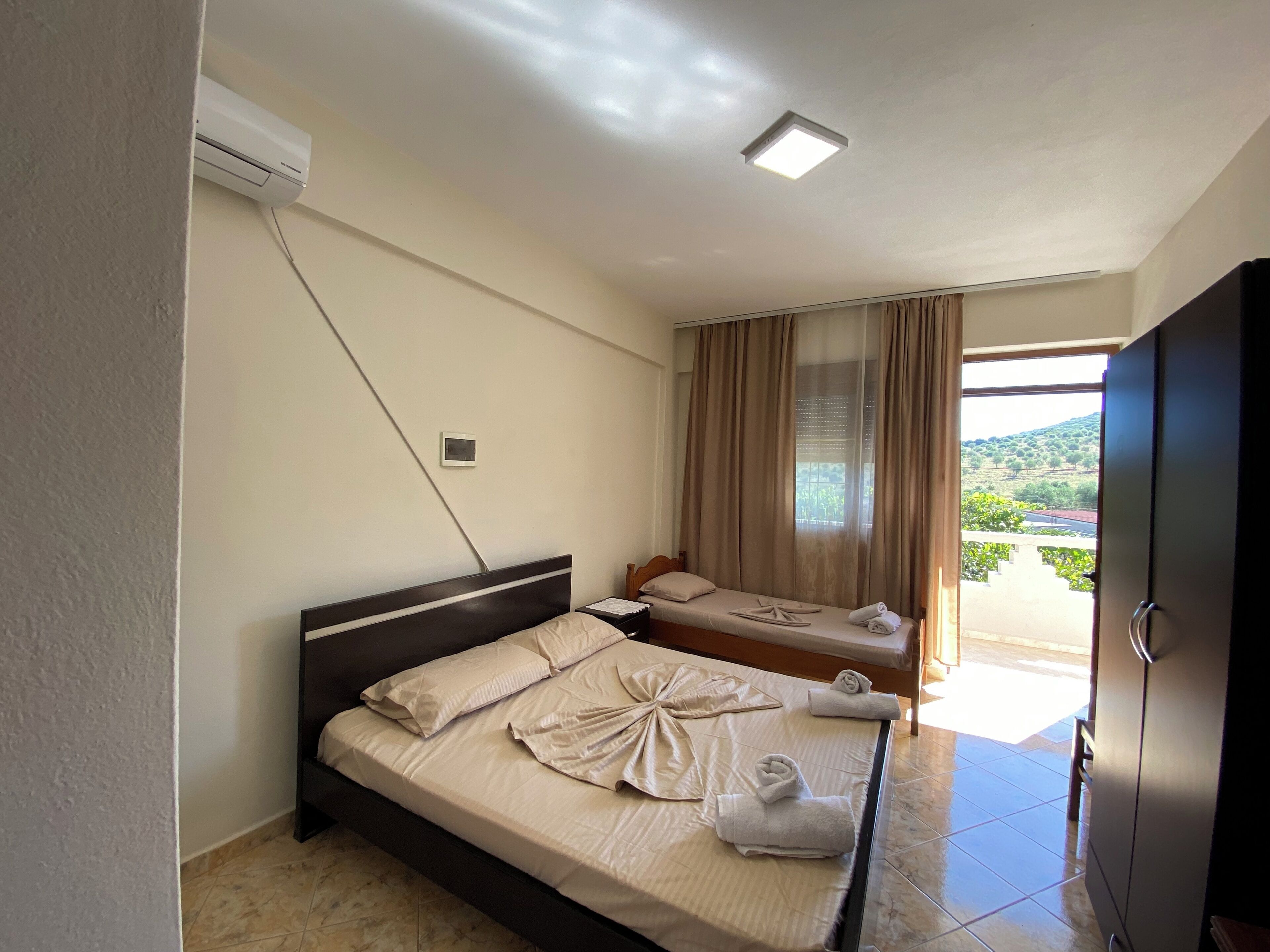 7 chambres, fer et planche à repasser, Wi-Fi gratuit, draps fournis