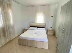 7 bedrooms, iron/ironing board, free WiFi, bed sheets
