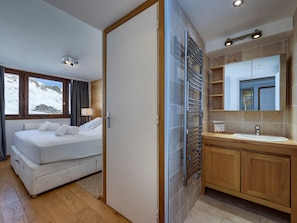 3 bedrooms, free WiFi, bed sheets - 4-room apartment for 6 in Tignes with Wi-Fi (Tignes)