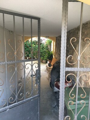 Enceinte de l’hébergement