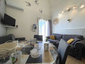 Dining - Modern 6 pers apt with pool, AC, parking - Gruissan (Gruissan)