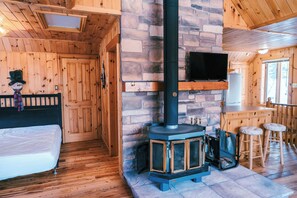 5 bedrooms, WiFi, bed sheets