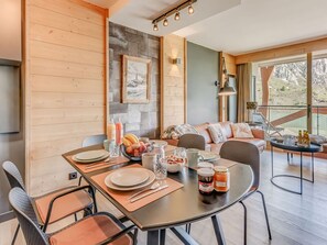 Dining - 2-Room Cabin Apt - 5 Guests - Lake View (Tignes)