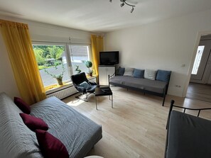 1 habitación, tabla de planchar con plancha, wifi gratis y ropa de cama