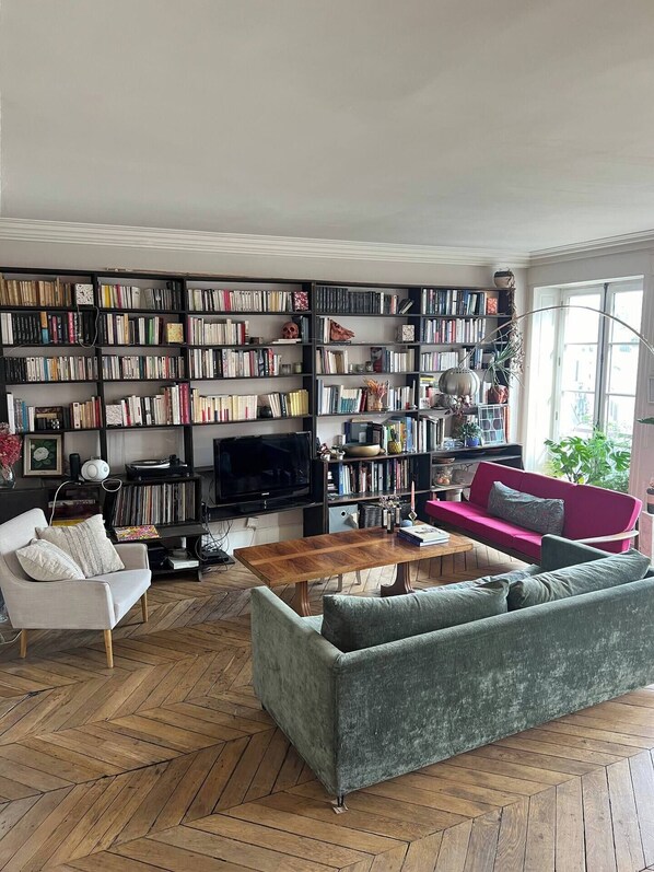 Smart TV, books