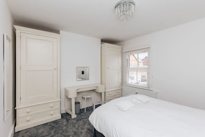 1 chambre, bureau, fer et planche à repasser, Wi-Fi gratuit