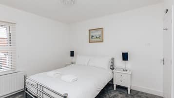 1 quarto, escrivaninha, ferros/tábuas de passar roupa, Wi-Fi de cortesia