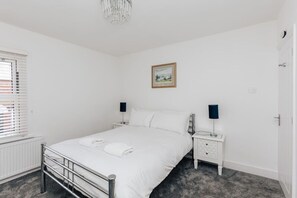 1 Schlafzimmer, Schreibtisch, Bügeleisen/Bügelbrett, kostenloses WLAN