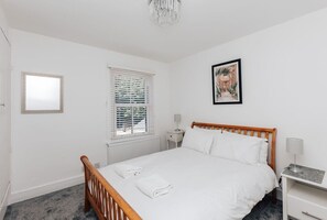 1 slaapkamer, een bureau, een strijkplank/strijkijzer, gratis wifi