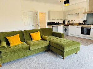 Deluxe appartement, 1 slaapkamer, balkon, uitzicht op tuin | Woonruimte