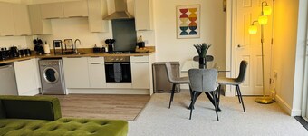 Spacious One Bed Apt With Scenic Views