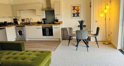 Spacious One Bed Apt With Scenic Views