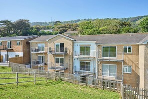 Exterior - Spacious One Bed Apt With Scenic Views (Ventnor)