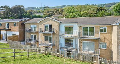 Spacious One Bed Apt With Scenic Views