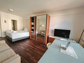 Free WiFi, bed sheets