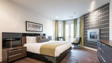 4 bedrooms, desk, iron/ironing board, free WiFi