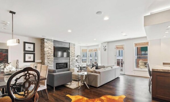 Smart TV, fireplace, video games, DVD player - Park Haus on Main Street in Historic Old Town (Park City)