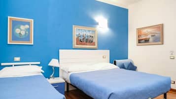 Phòng 3 có thiết kế đặc sắc | Minibar, bàn, truy cập Internet không dây miễn phí