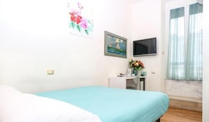 Habitació econòmica | Minibar, escriptori i wifi gratuïta
