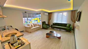 Suíte superluxo, vista para o mar | Escrivaninha, espaço de trabalho para notebook, quartos à prova de som