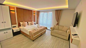 Family Room, City View | Desk, laptop workspace, soundproofing, free WiFi - GREEN NAZAR HOTEL (Trabzon)