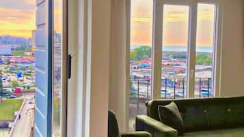 Suíte superluxo, vista para o mar | Escrivaninha, espaço de trabalho para notebook, quartos à prova de som