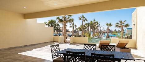 تناول الطعام بالخارج