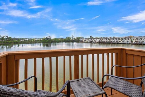 Lakefront Beautiful Townhome w/ Stunning Views!